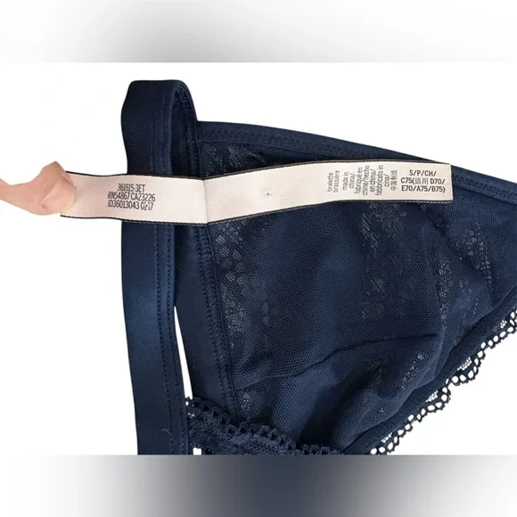 VICTORIA’S SECRET Bralette in Dark blue lace. NWOT - Picture 5 of 6